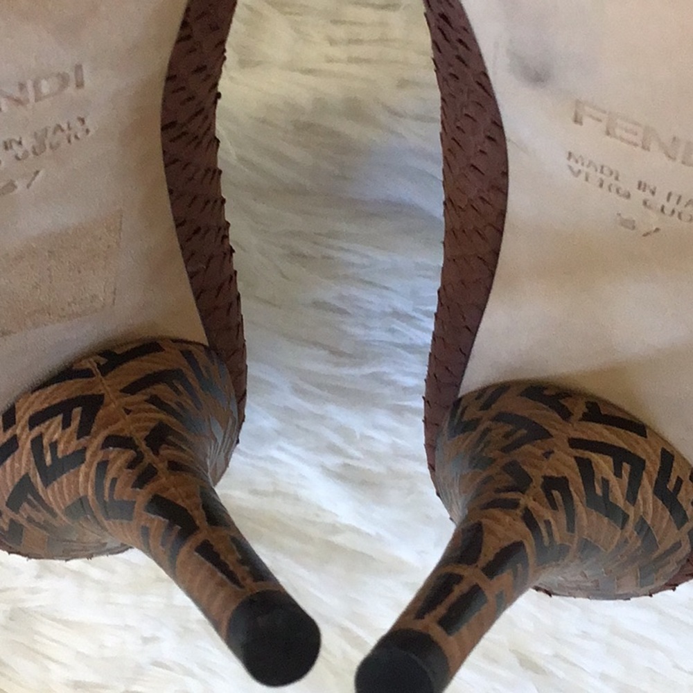 Fendi Dcollet Vitello Python Pumps. - image 8